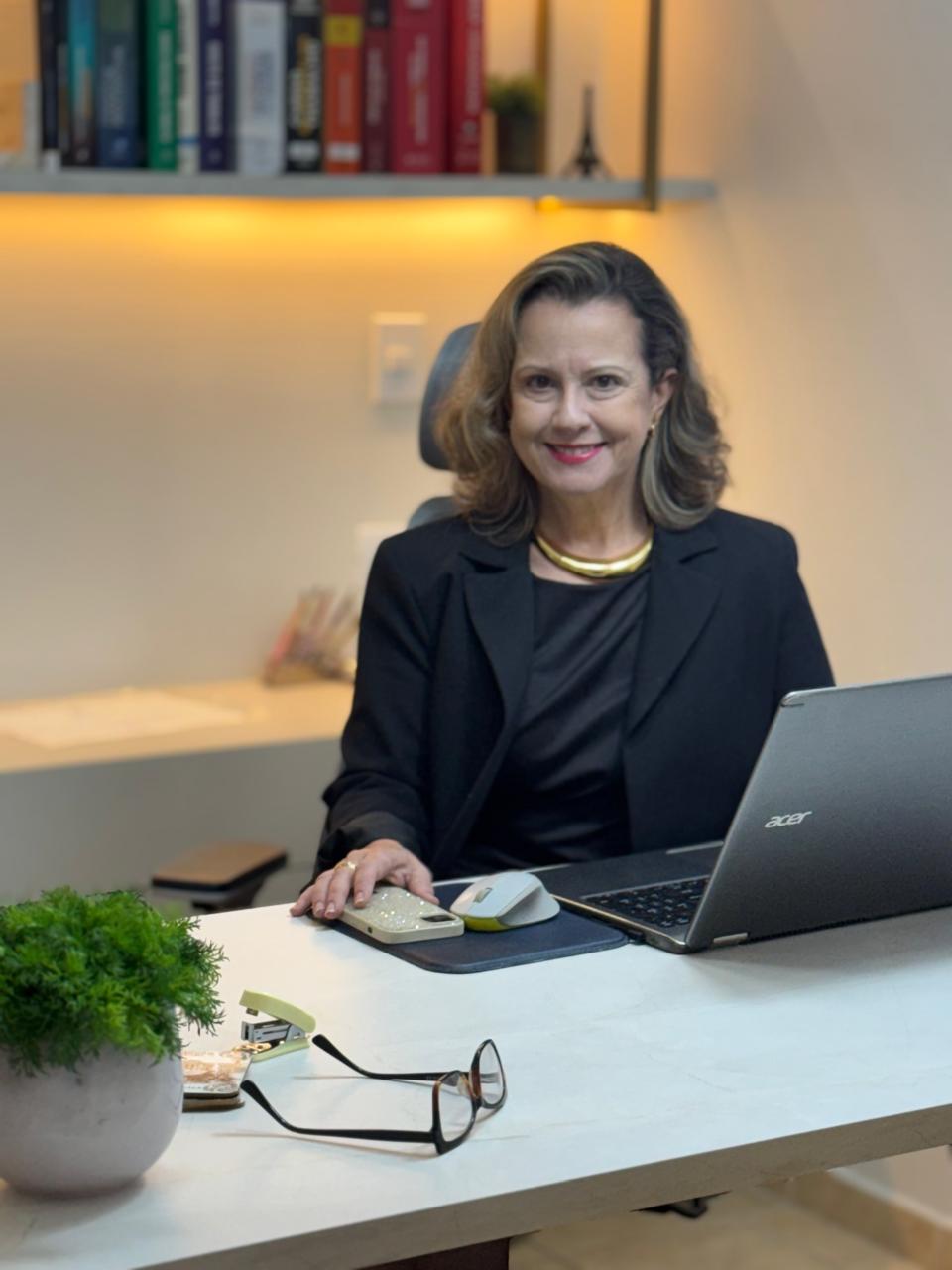 Dra. Denise Fernanda Rocha